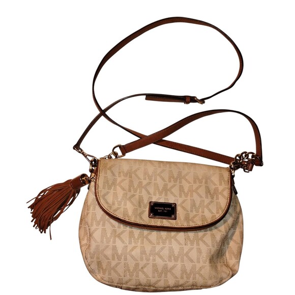 Michael Kors Beige Jet Set Medium Tassel Convertible Shoulder Bag - Picture 1 of 15